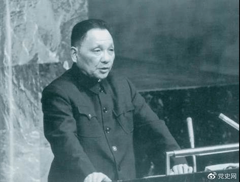 1974年4月10日,邓小平在联合国大会第六届特别会议上发言。