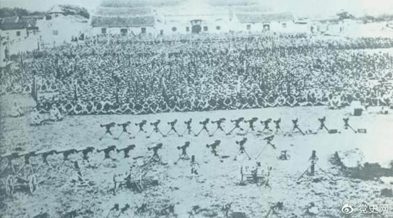 1932年4月20日,由红一军团和红五军团组成的东路军攻占漳州,图为攻占漳州后的部队情形。