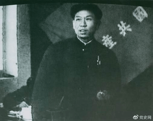 1949年3月,刘少奇在中共七届二中全会上发言。