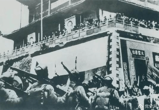 1950年2月20日,人民解放军进驻昆明。